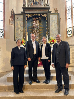 Pfr John Pohler (2. von links)
