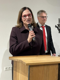 Dekanin Scherle-Schobel