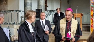 Regionalbischöfin Gisela Bornowski und Erzbischof Herwig Gössl